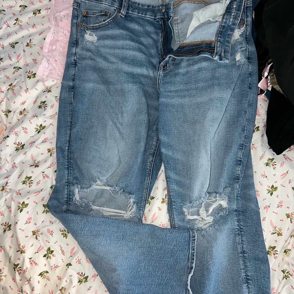American Eagle Outfitters Light Blue Distressed Boyfriend Jeans